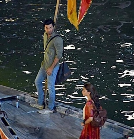 Ranbir Kapoor and Alia Bhatt snapped on the sets of Brahmastra