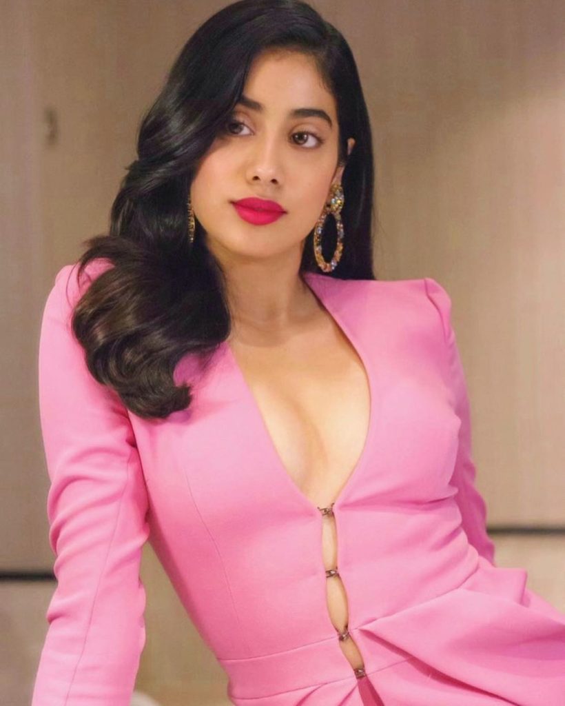 Janhvi Kapoor’s first look from Roohi Afza is out